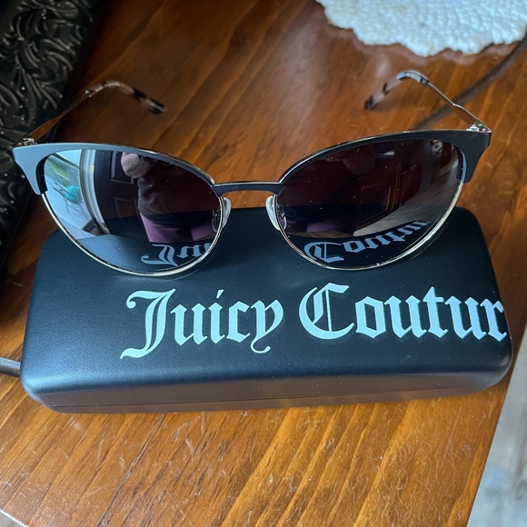 Juicy Couture Black and Gold‎ Sunglasses - Picture 1 of 6